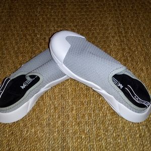 MUVEZ WOMENS CONVERTIBLE SLIPPERS